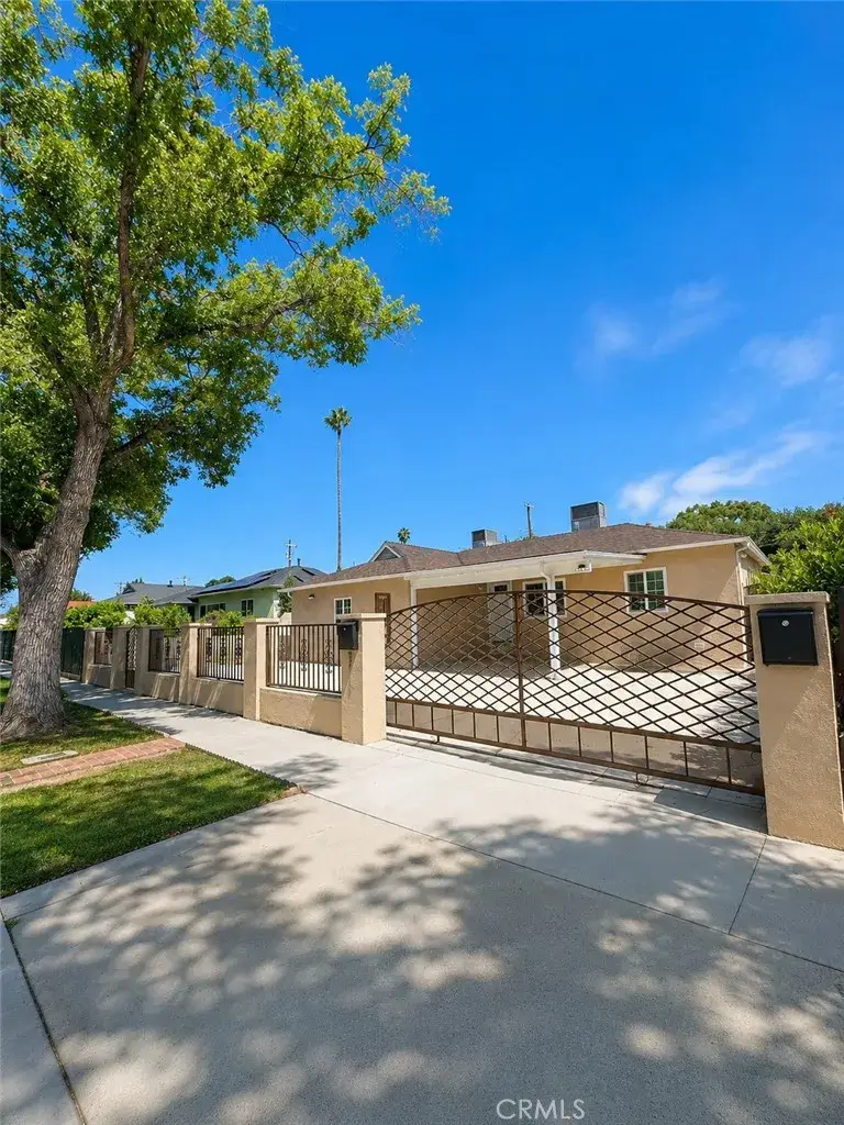 7918 Hazeltine Avenue, Panorama City, CA 91402 - #1