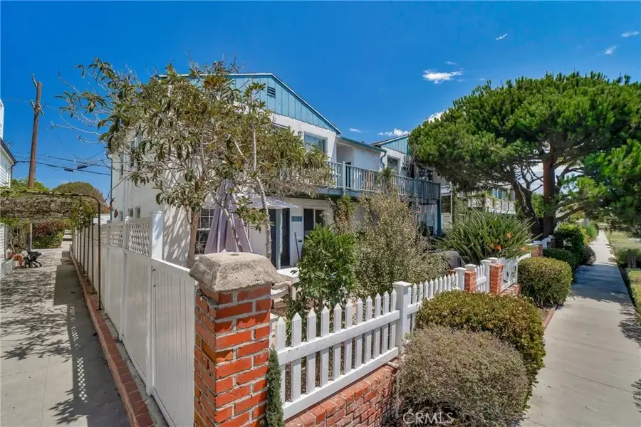 2722 Grand Canal, Venice, CA 90291 - #3