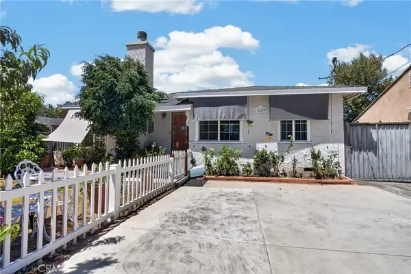 18809 Vanowen, Reseda, CA 91335