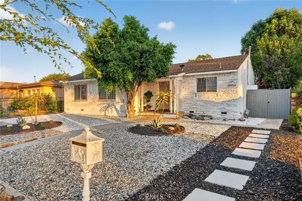 18952 Victory, Tarzana, CA 91335