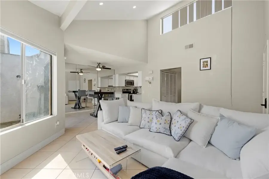 18408 Hatteras Street, Tarzana, CA 91356 - #2