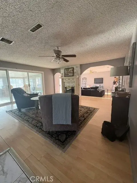 8233 Fallbrook, Los Angeles, CA 91304