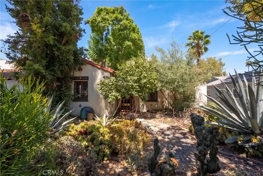 11209 La Maida, North Hollywood, CA 91601 - #2