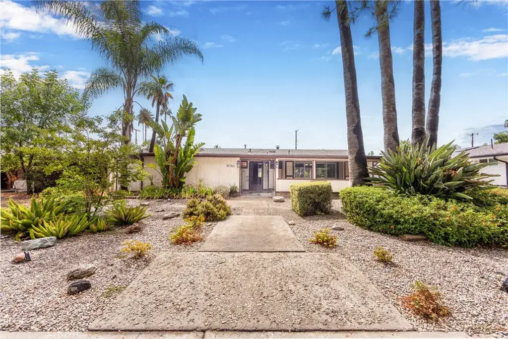 19760 Victory, Woodland Hills, CA 91367 - #1