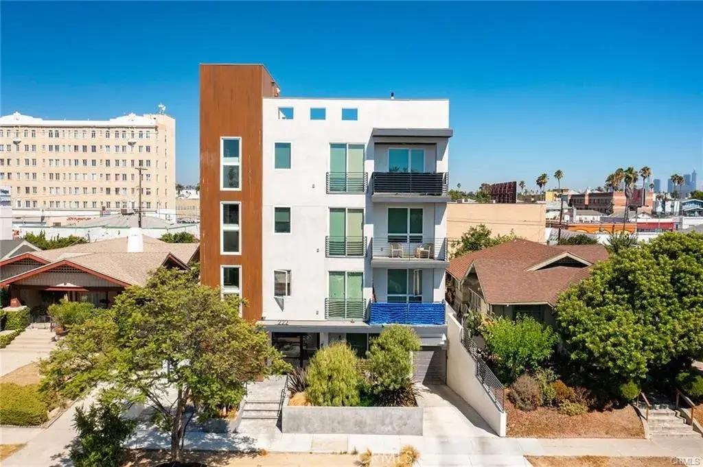 222 N Manhattan, Los Angeles, CA 90004 - #1