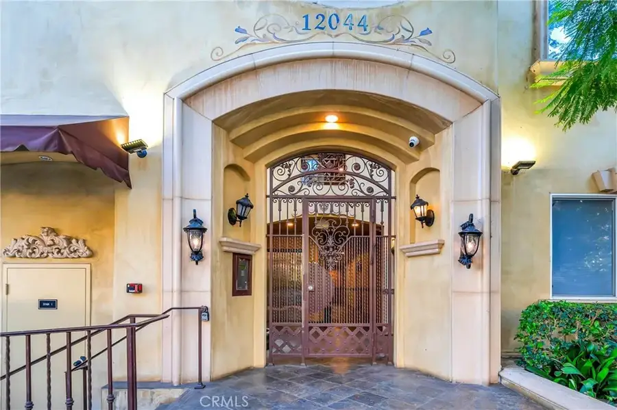 12044 Hoffman Street #303, Studio City, CA 91604 - #3