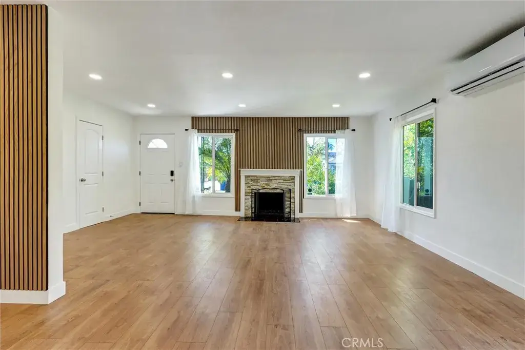 19549 Schoolcraft, Reseda, CA 91335 - #1