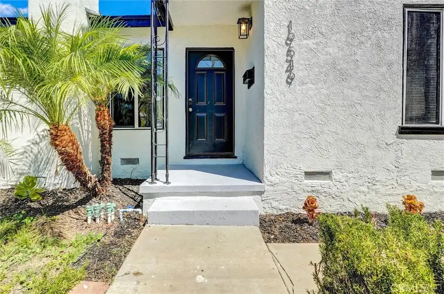 19549 Schoolcraft, Reseda, CA 91335 - #2