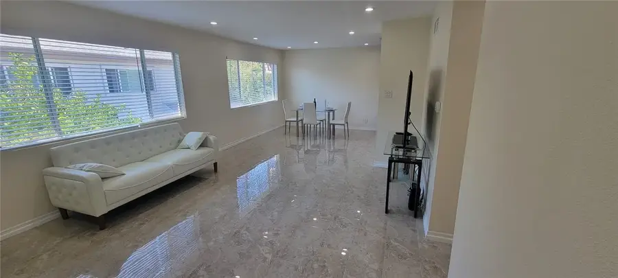 18611 Collins Street #E 33, Tarzana, CA 91356 - #2