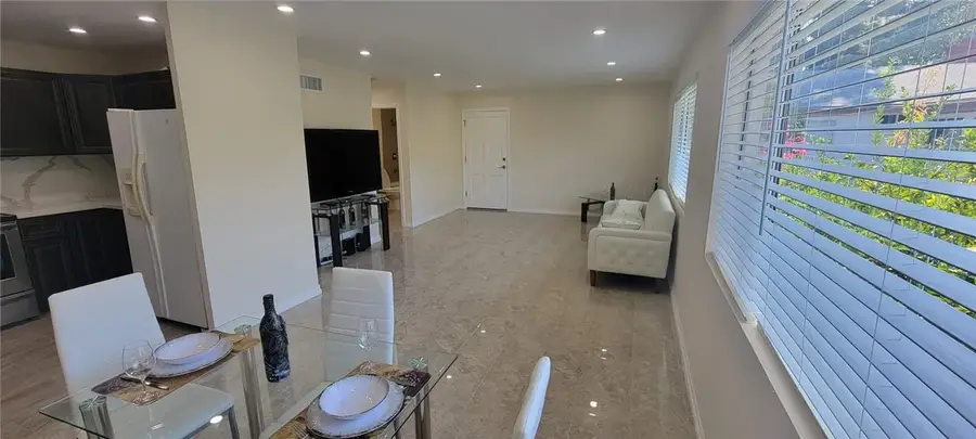 18611 Collins Street #E 33, Tarzana, CA 91356 - #3