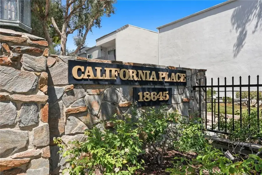 18645 Hatteras St #234, Tarzana, CA 91356 - #2