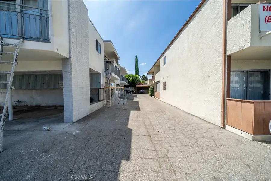14716 Magnolia Boulevard, Sherman Oaks, CA 91403 - #3