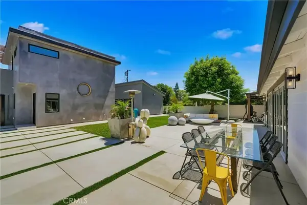 9400 Encino Avenue, Northridge, CA 91325