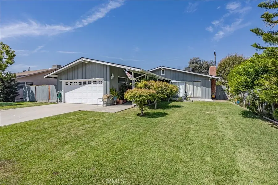 1101 S Mountain Street, Visalia, CA 93277 - #2