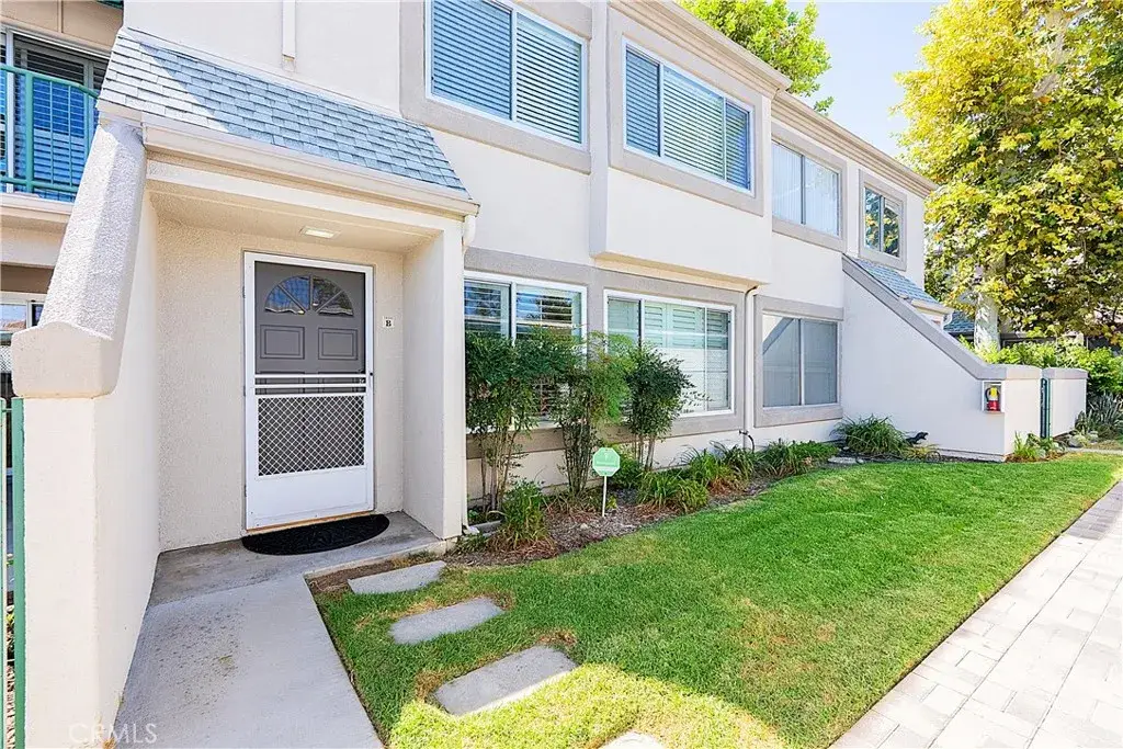 18502 Mayall #B, Northridge, CA 91324 - #1
