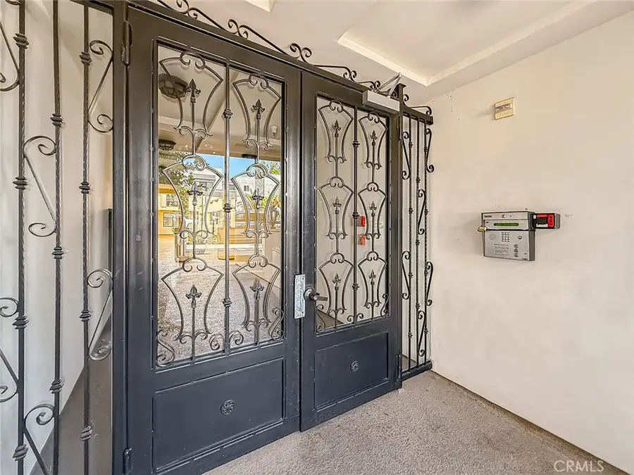 4724 Kester #109, Sherman Oaks, CA 91403 - #3