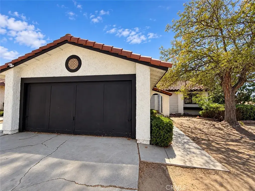 1002 E Avenue J6 Avenue, Lancaster, CA 93535 - #1