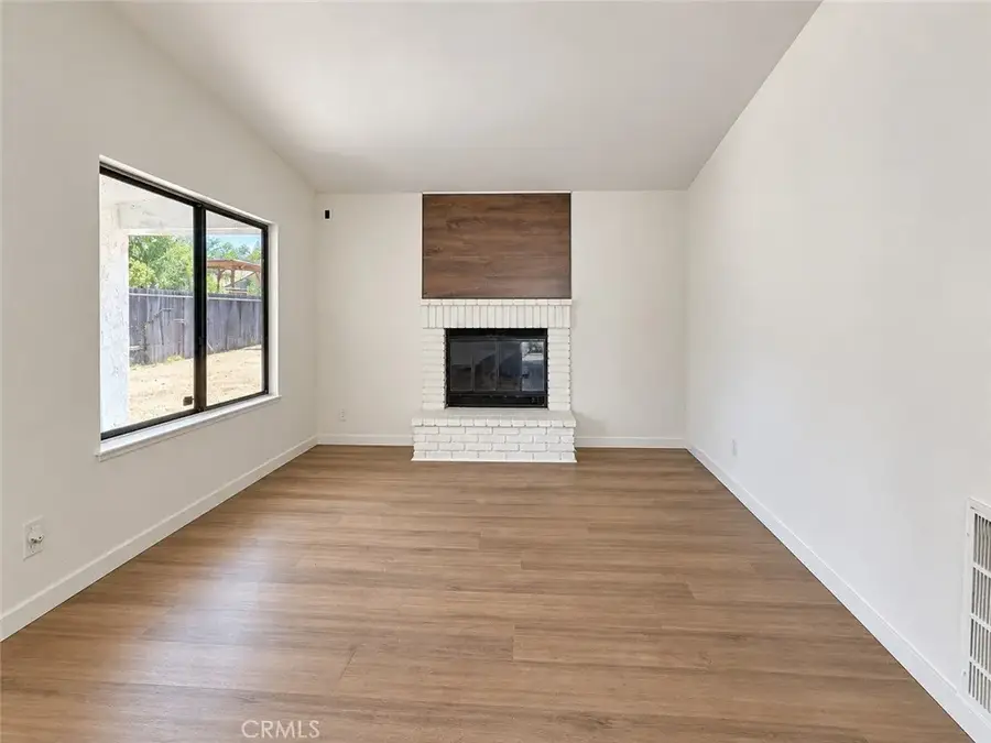 1002 E Avenue J6 Avenue, Lancaster, CA 93535 - #3