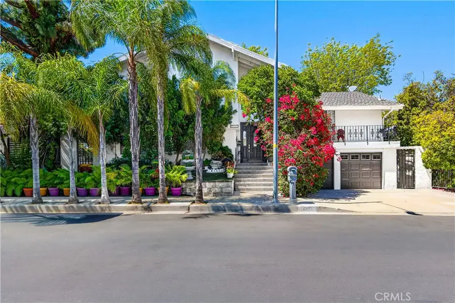 4537 Ellenita Avenue, Tarzana, CA 91356 - #3