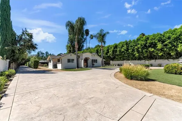 22720 Oxnard Street, Woodland Hills, CA 91367