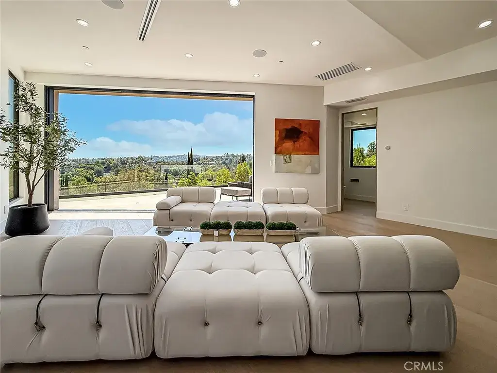 5130 Medina, Woodland Hills, CA 91364 - #1