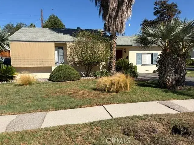 7300 Oak Park, Lake Balboa, CA 91406 - #1