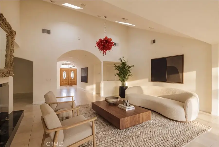 18841 Pasadero Drive, Tarzana, CA 91356 - #2