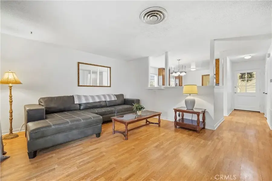 27117 Elias Avenue, Saugus, CA 91350 - #3
