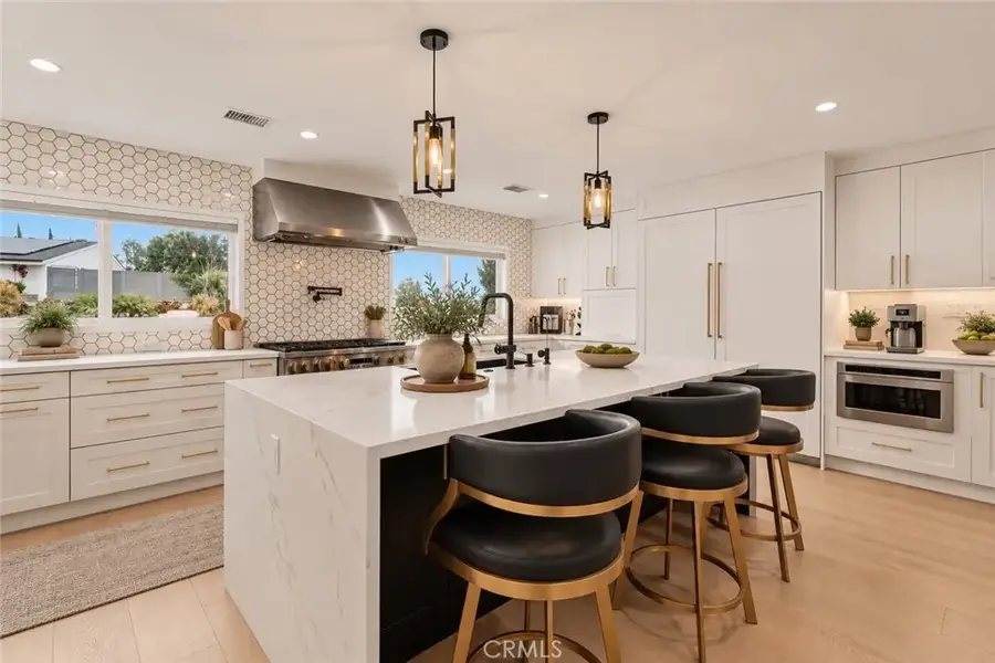 5931 Maury Avenue, Woodland Hills, CA 91367 - #2