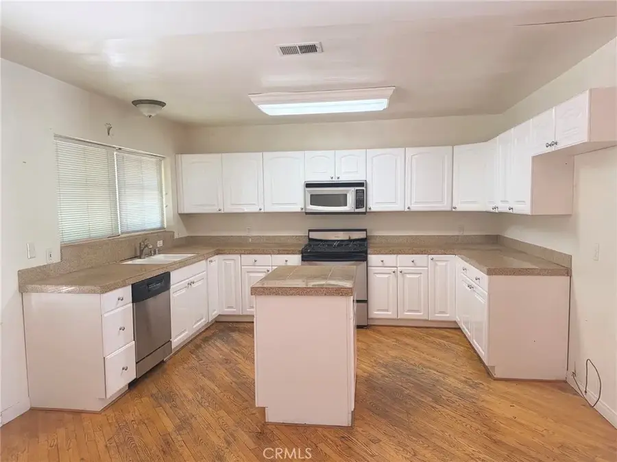17605 Tarzana Street, Encino, CA 91316 - #3