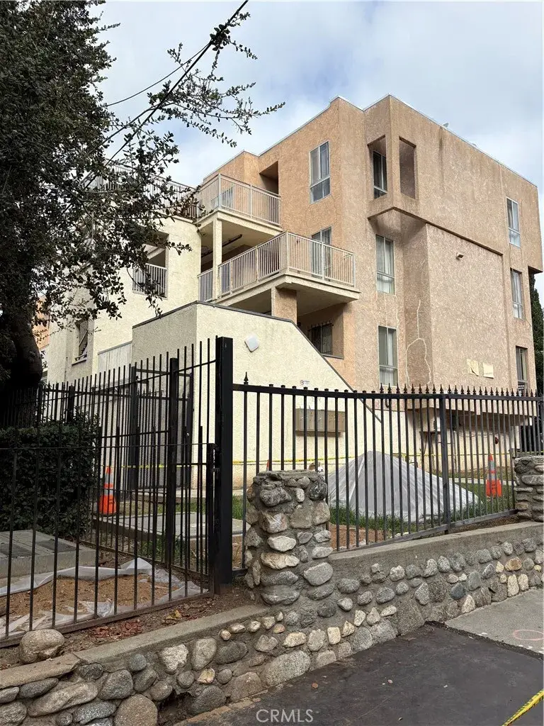 1095 N Raymond, Pasadena, CA 91103 - #1
