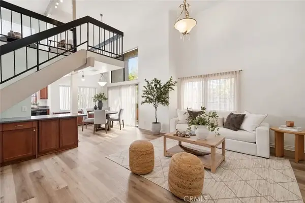 18433 Hatteras #507, Tarzana, CA 91356