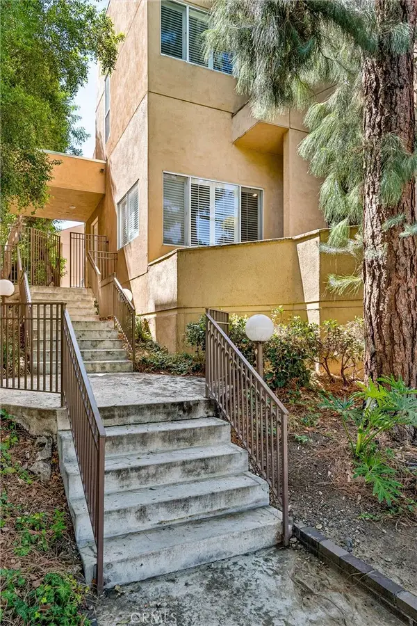 18730 Hatteras #48, Tarzana, CA 91356
