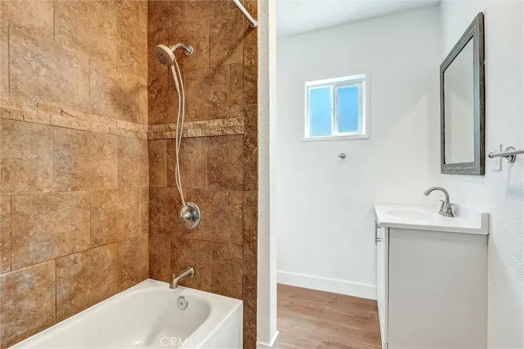 19549 Schoolcraft, Reseda, CA 91335 - #1