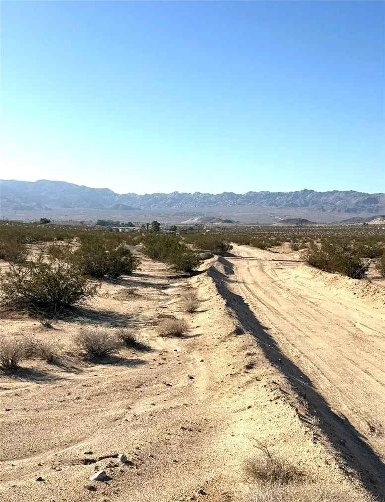 2425 Los Olivos, Twentynine Palms Yucca Valley, CA 92277 - #2