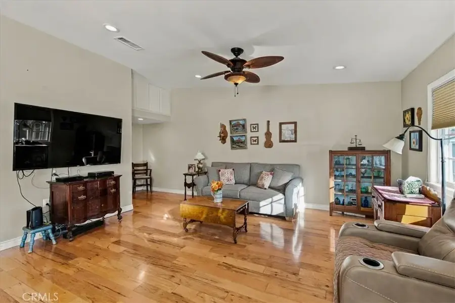 19237 Avenue Of The Oaks #D, Newhall, CA 91321 - #2