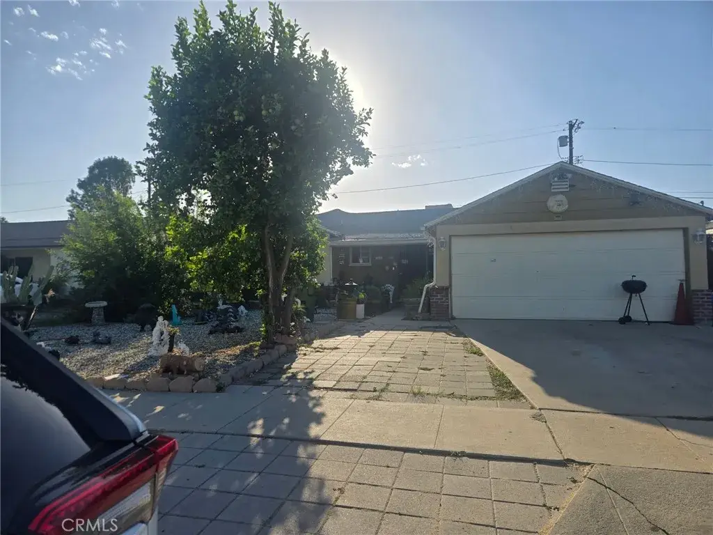 7057 Aura Avenue, Reseda, CA 91335 - #1