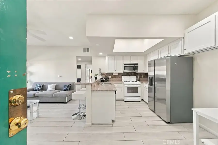10943 Laurel Canyon Boulevard #B9, San Fernando, CA 91340 - #2