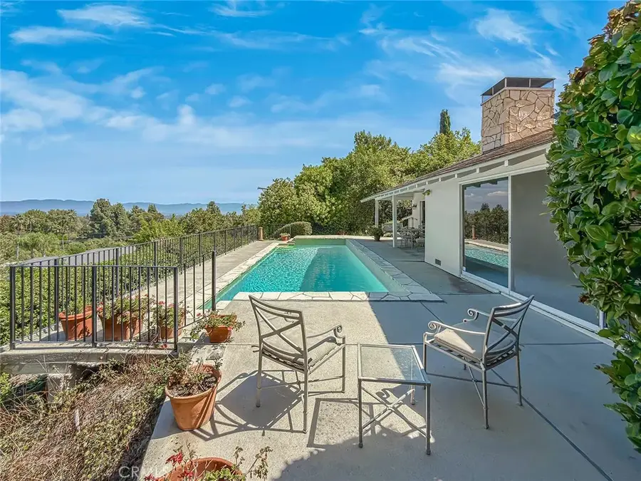 5015 Casa Dr., Tarzana, CA 91356 - #2