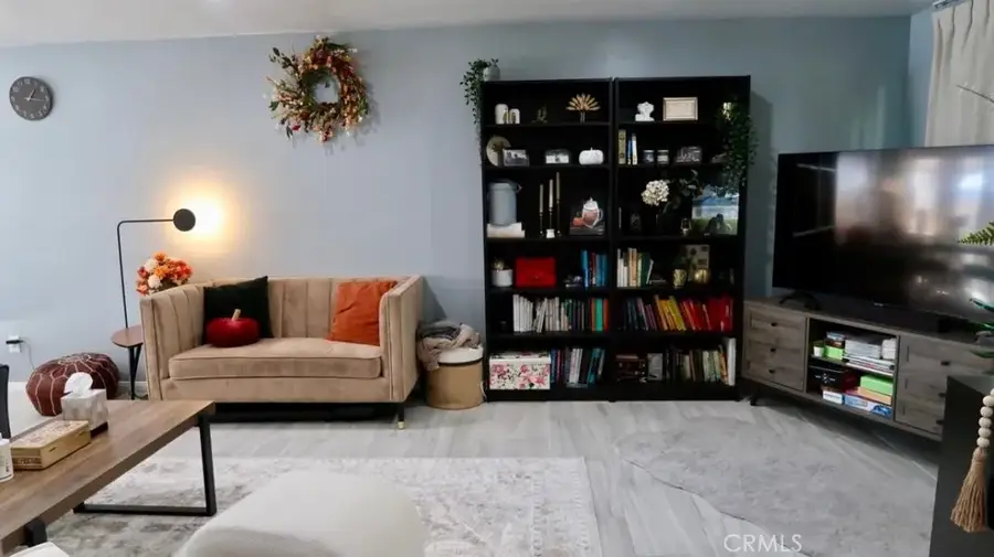 17135 Roscoe Boulevard #1, Northridge, CA 91325 - #3