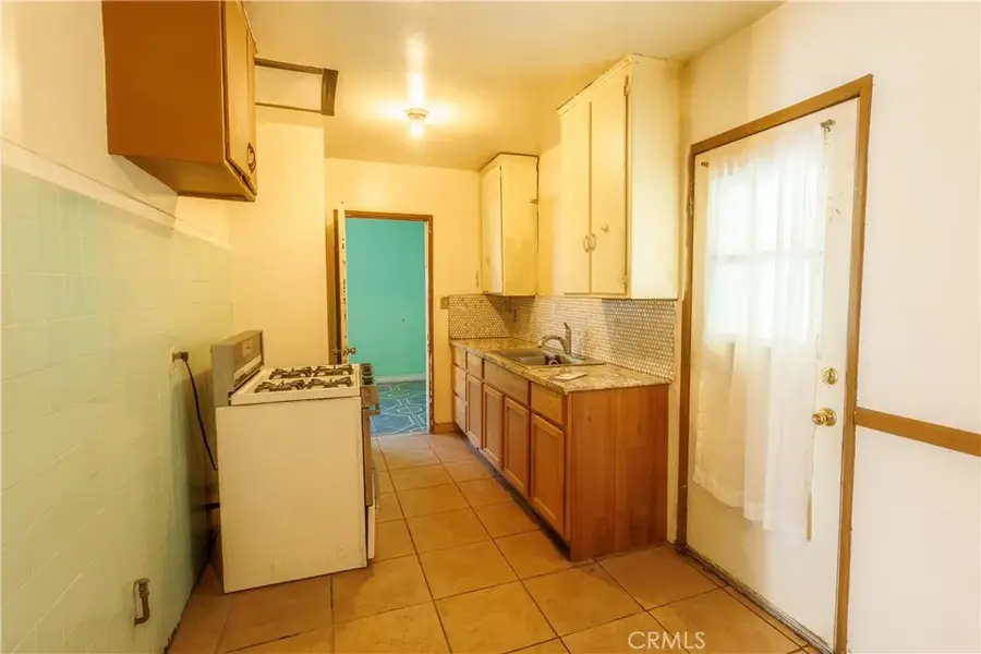 11465 Amboy Ave., San Fernando Valley, CA 91340 - #2