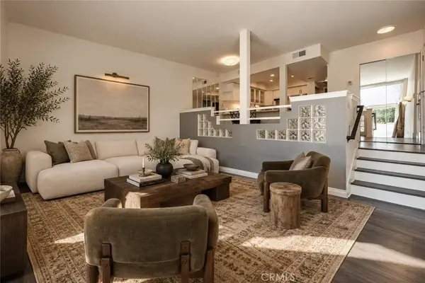 23401 Park Sorrento #3, Calabasas, CA 91302