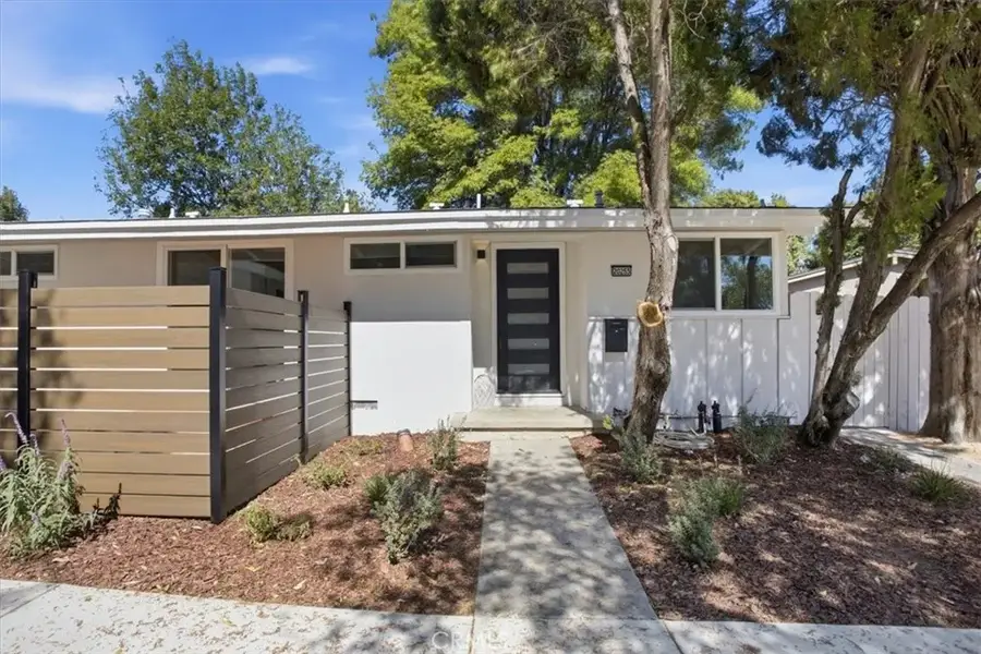 20253 Hamlin St, Winnetka, CA 91306 - #2