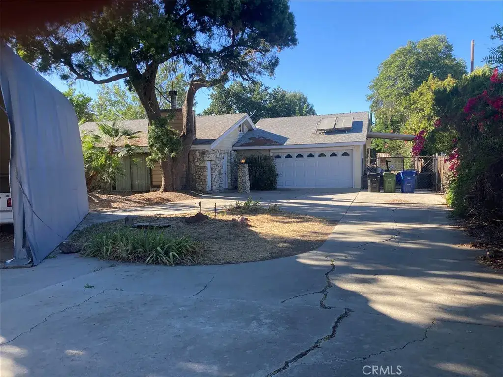 23011 Burbank, Woodland Hills, CA 91367 - #1