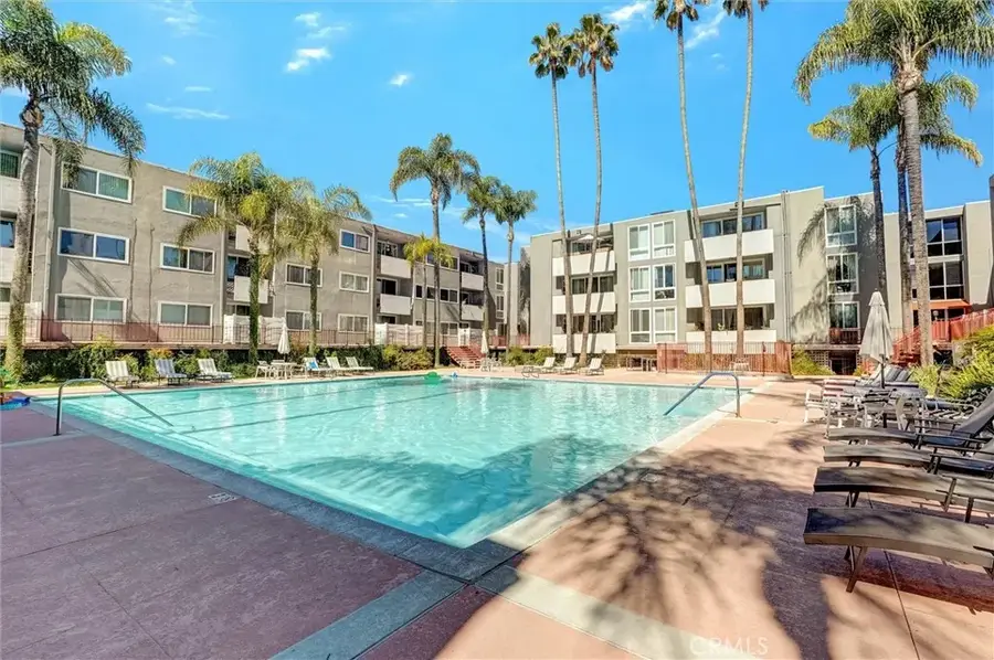 4915 Tyrone Avenue #325, Sherman Oaks, CA 91423 - #2