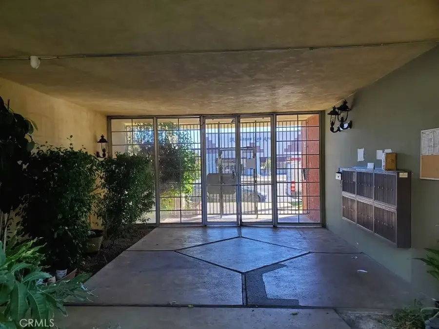 6835 De Soto, Canoga Park, CA 91303 - #2