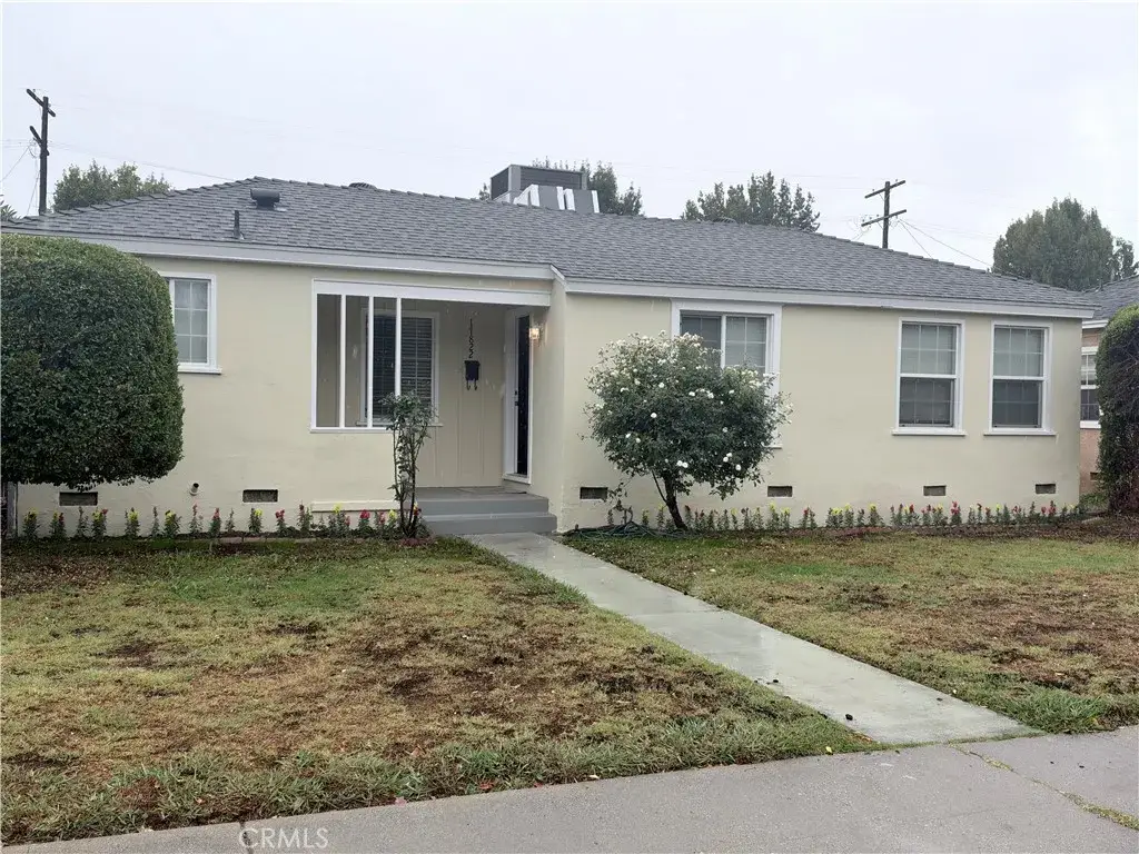 17822 Vanowen, Reseda, CA 91335 - #1