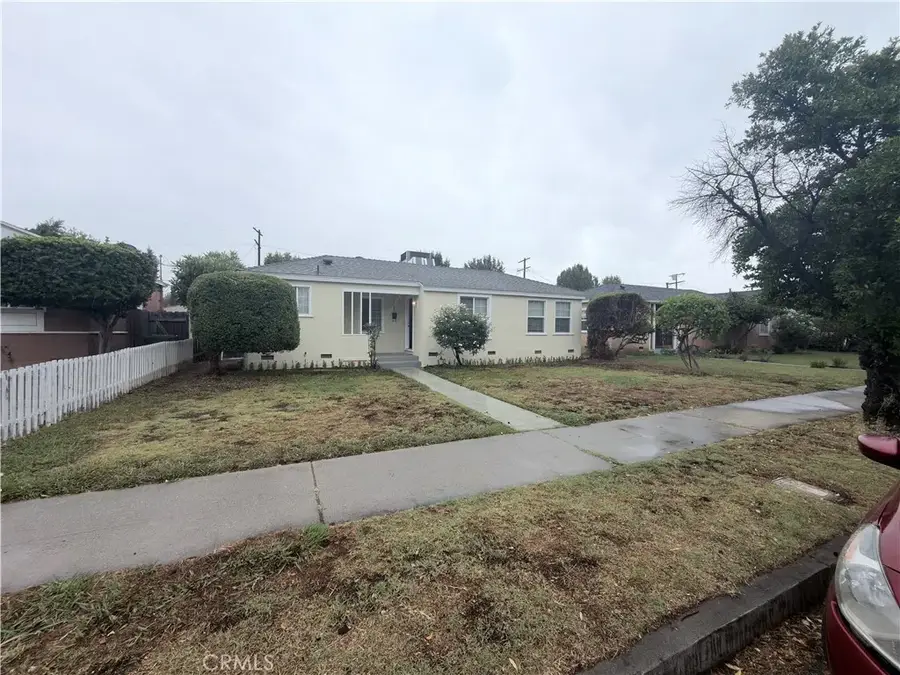 17822 Vanowen, Reseda, CA 91335 - #2