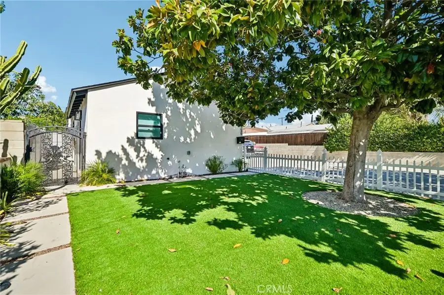20235-20239 Hartland Street, Winnetka, CA 91306 - #3