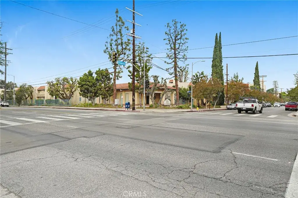 18307 Burbank Boulevard #64, Tarzana, CA 91356 - #1